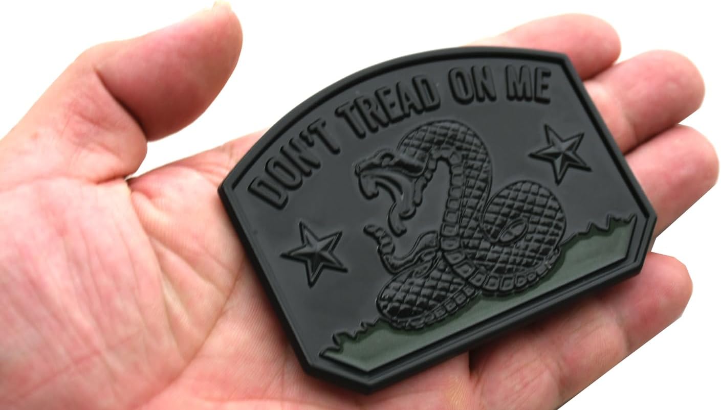 1x Gadsden Flag Rattlesnake Car Emblem 3D Decal Sticker with Don't Tread ON ME Slogan Fit for Car Truck Motorcycle Window Door and Flat Surface (Glossy Black)